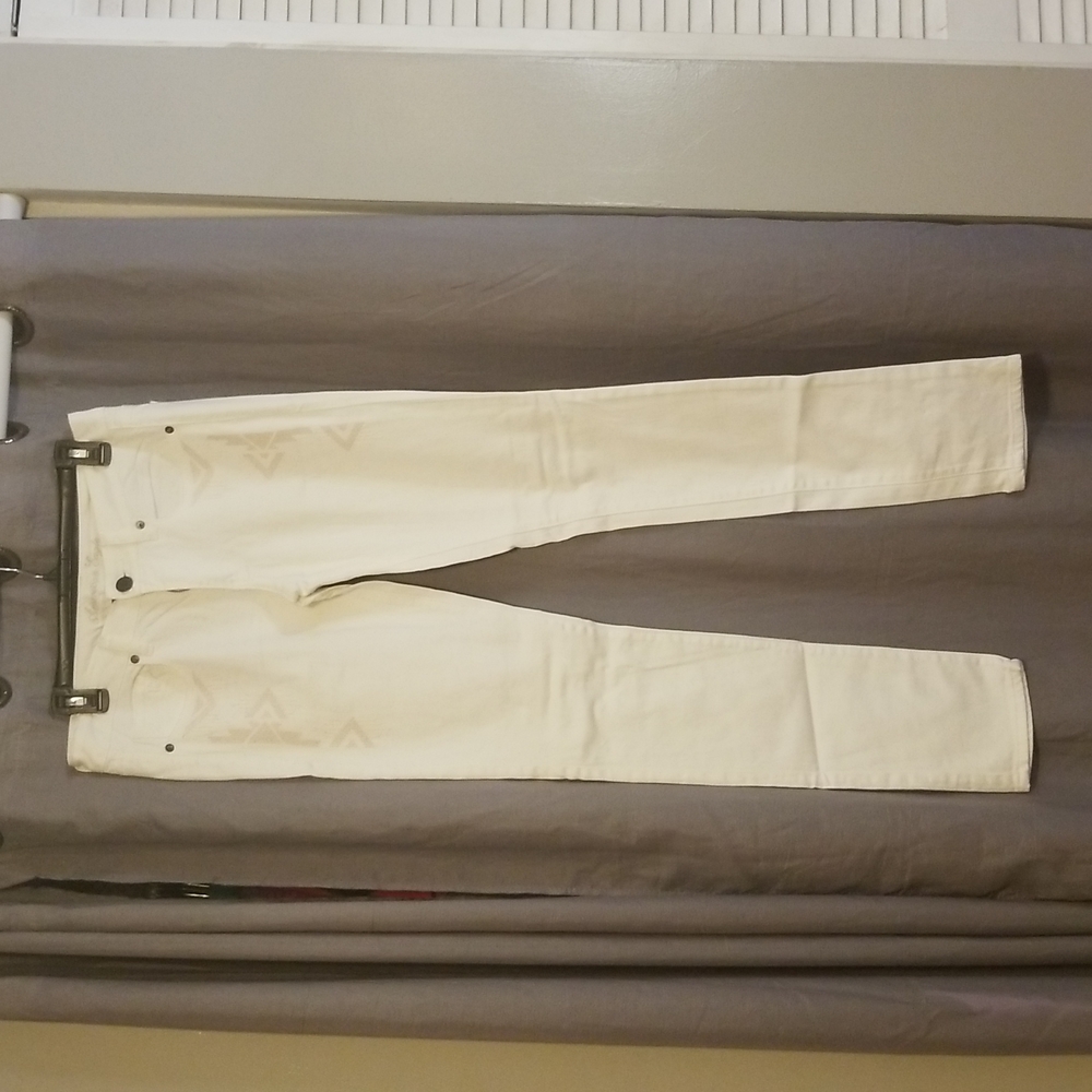 White skinny jeans 6L